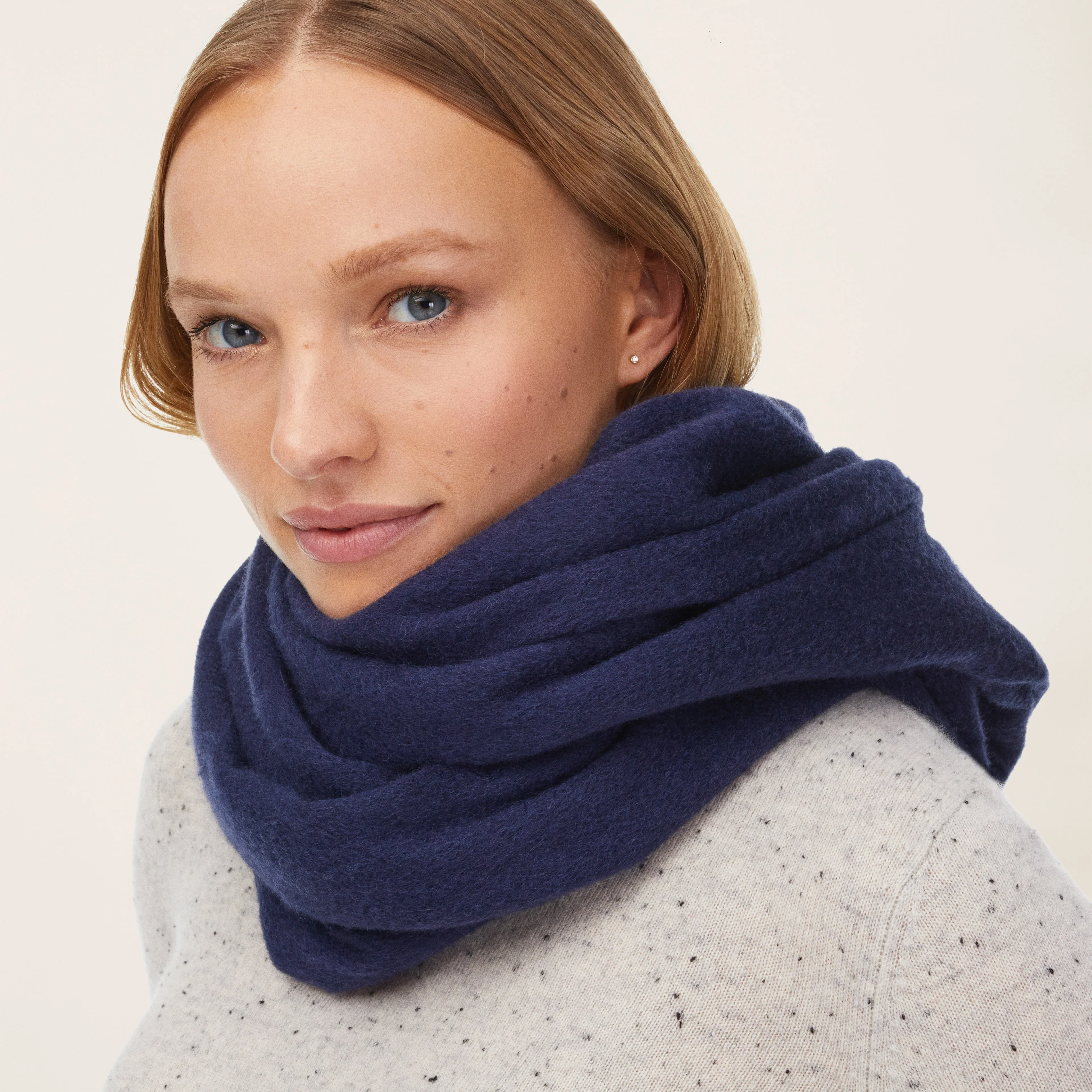 1017-cleo-oversized-cashmere-scarf-11.webp Cleo Oversized Cashmere Scarf