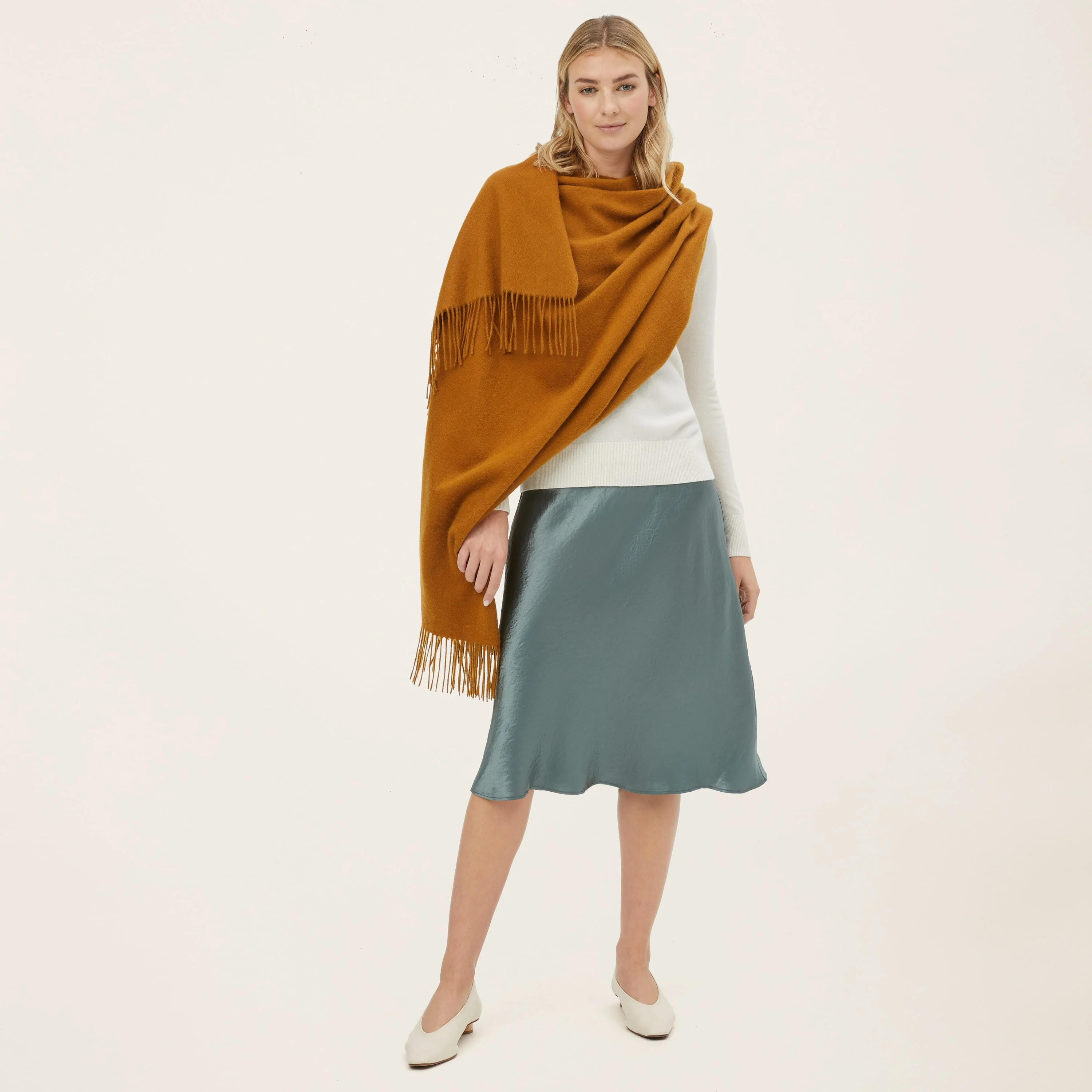 1017-cleo-oversized-cashmere-scarf-29.webp Cleo Oversized Cashmere Scarf