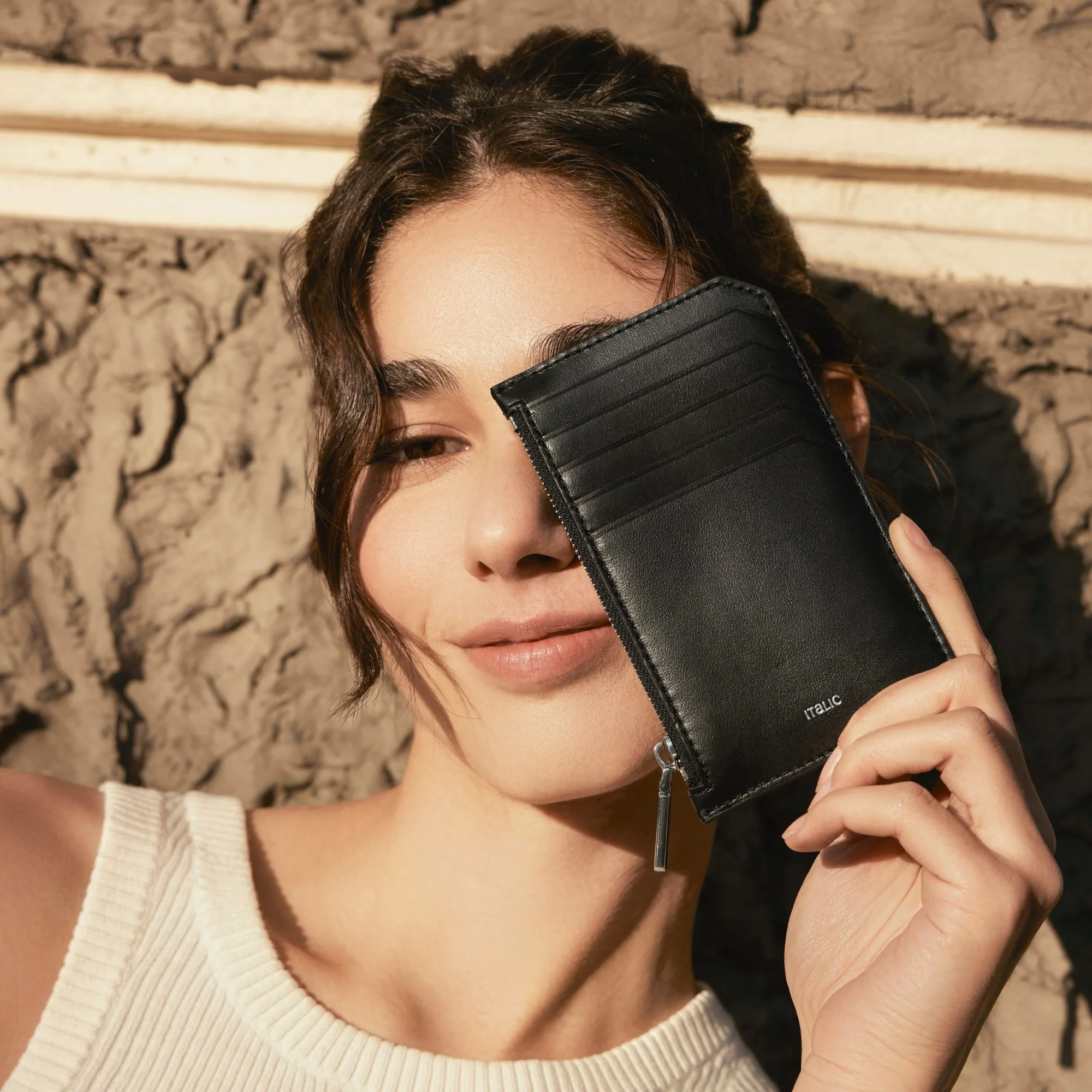 1091-albee-leather-card-holder-1.webp Albee Leather Card Holder