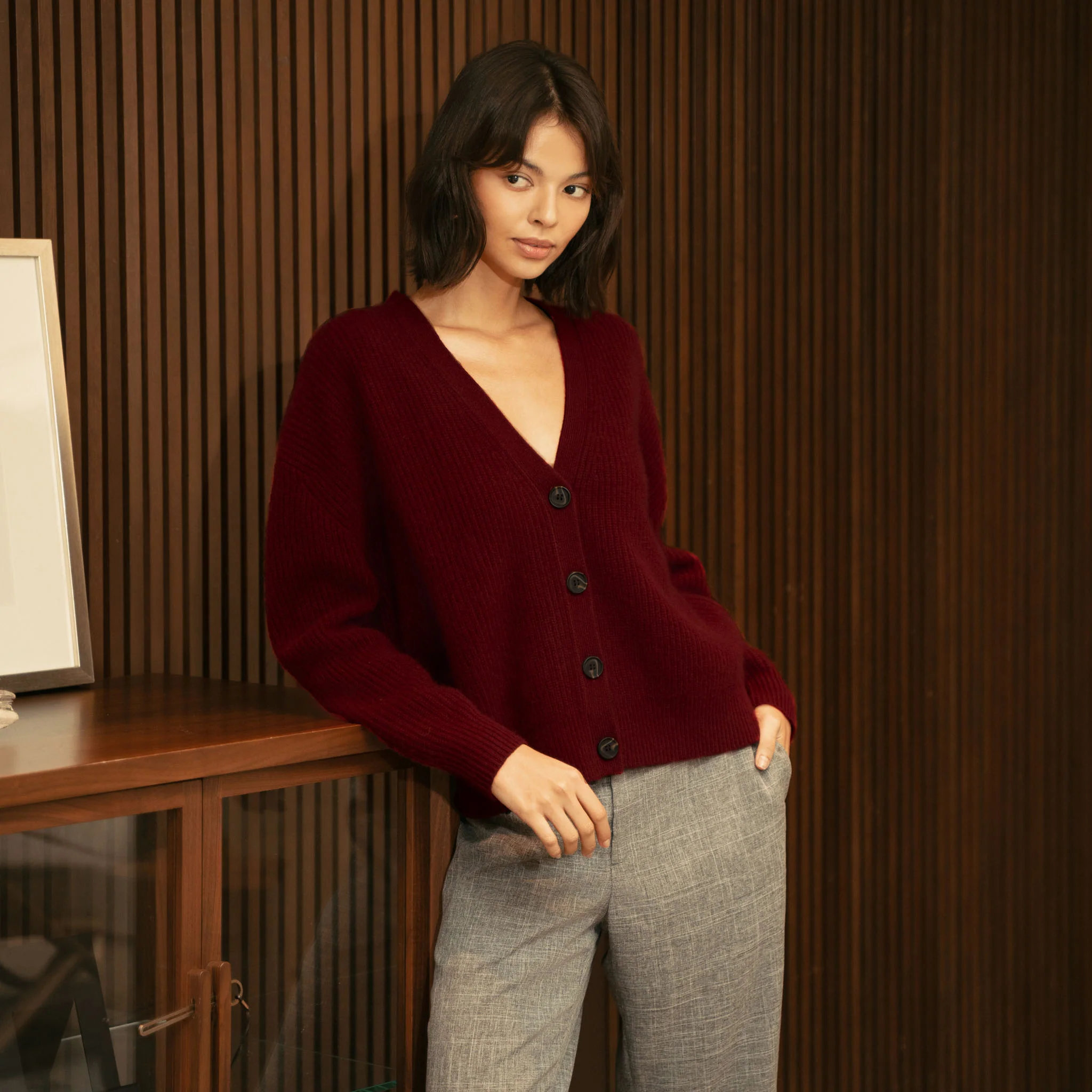 1367-billie-chunky-cropped-cashmere-cardigan-1.webp Billie Chunky Cropped Cashmere Cardigan