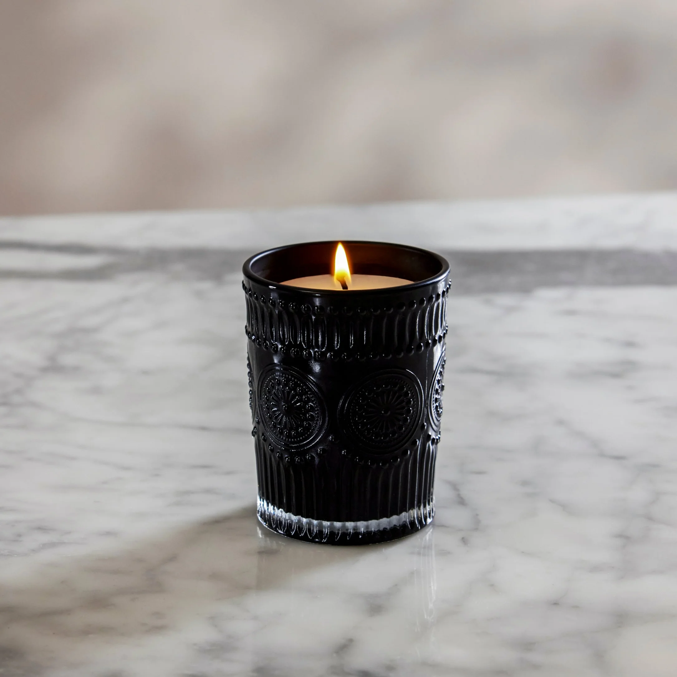 634-noir-swiss-scented-glass-candle-15.webp Noir Swiss Scented Glass Candle