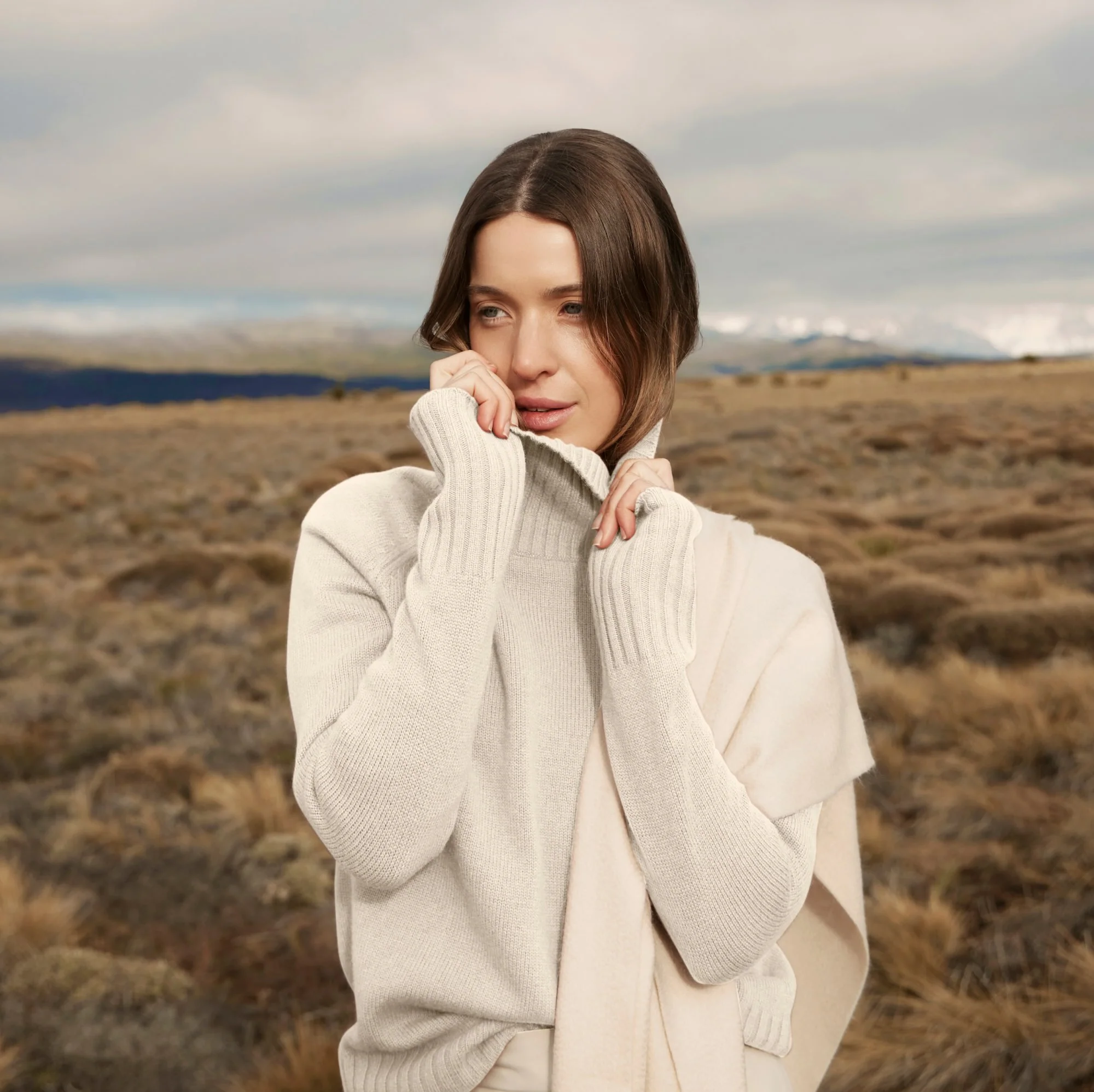 935-emma-cashmere-relaxed-turtleneck-sweater-1.webp Emma Cashmere Relaxed Turtleneck Sweater