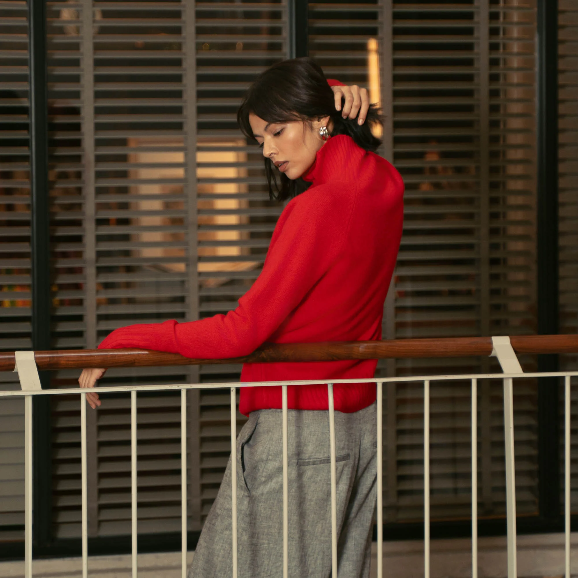 935-emma-cashmere-relaxed-turtleneck-sweater-100.webp Emma Cashmere Relaxed Turtleneck Sweater