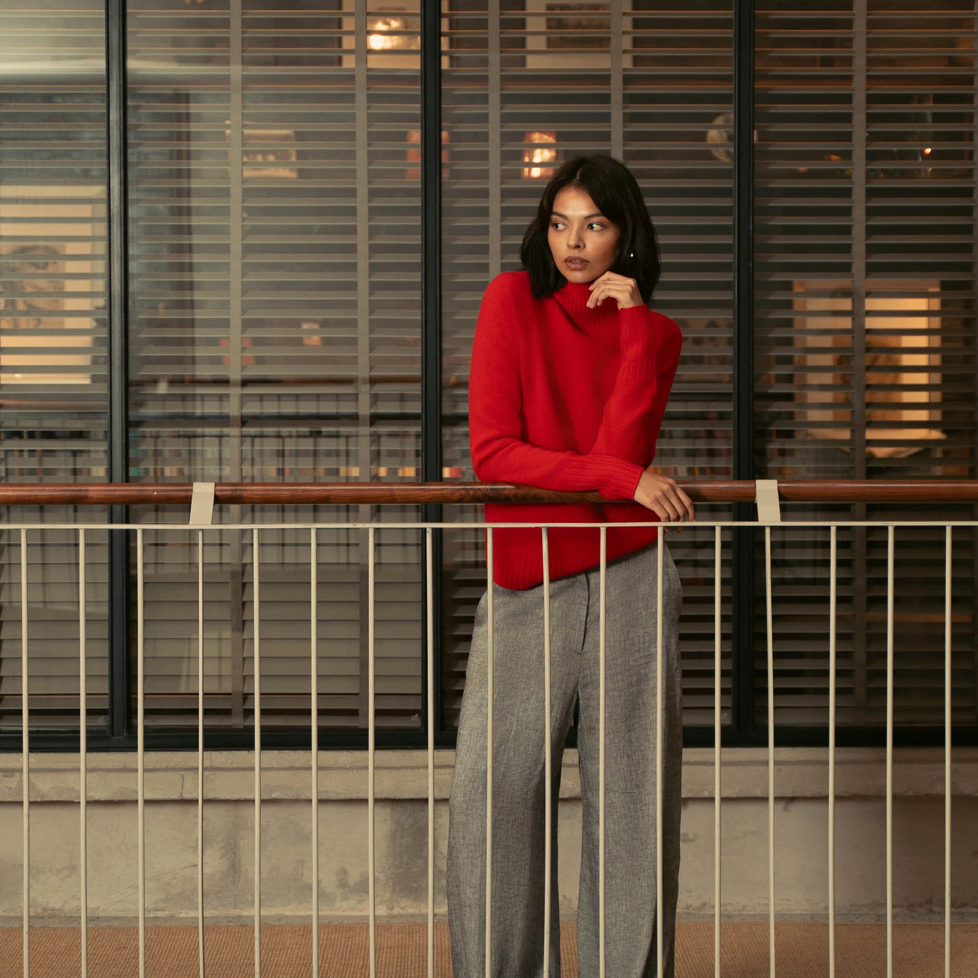 935-emma-cashmere-relaxed-turtleneck-sweater-101.webp Emma Cashmere Relaxed Turtleneck Sweater