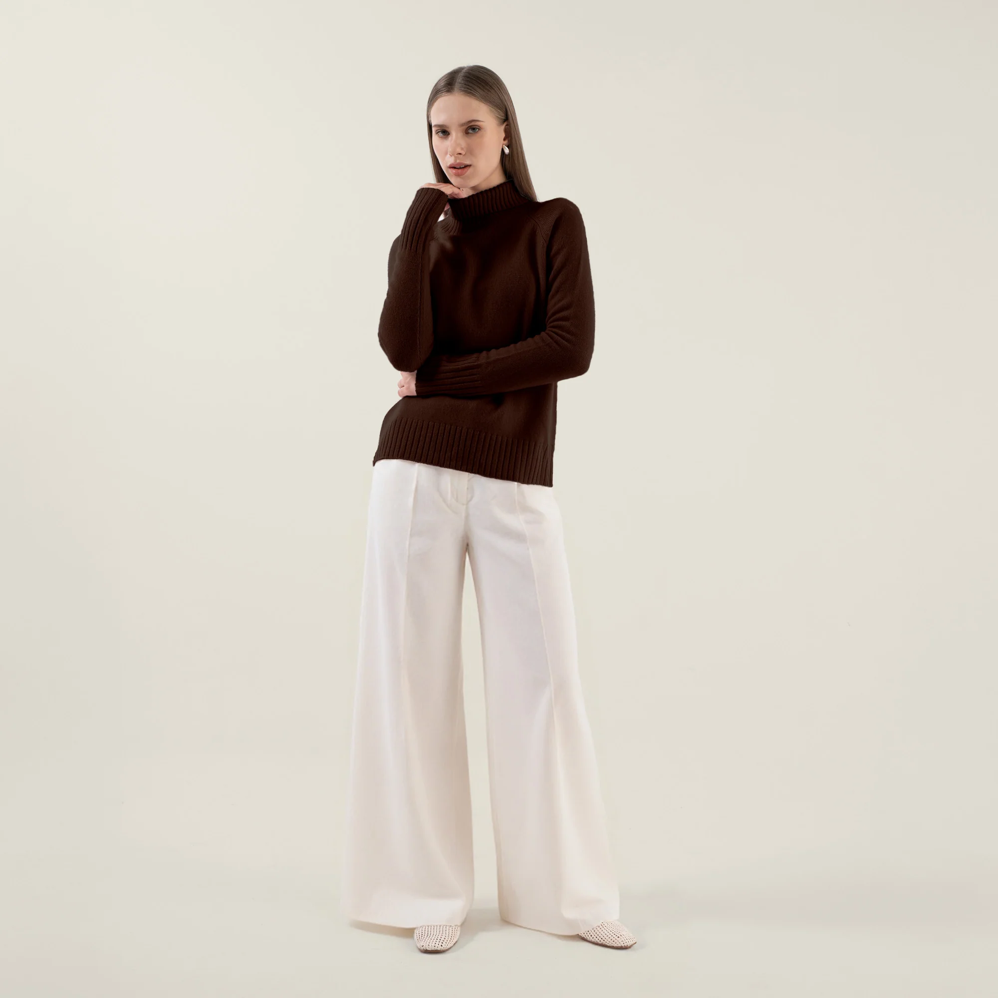 935-emma-cashmere-relaxed-turtleneck-sweater-108.webp Emma Cashmere Relaxed Turtleneck Sweater