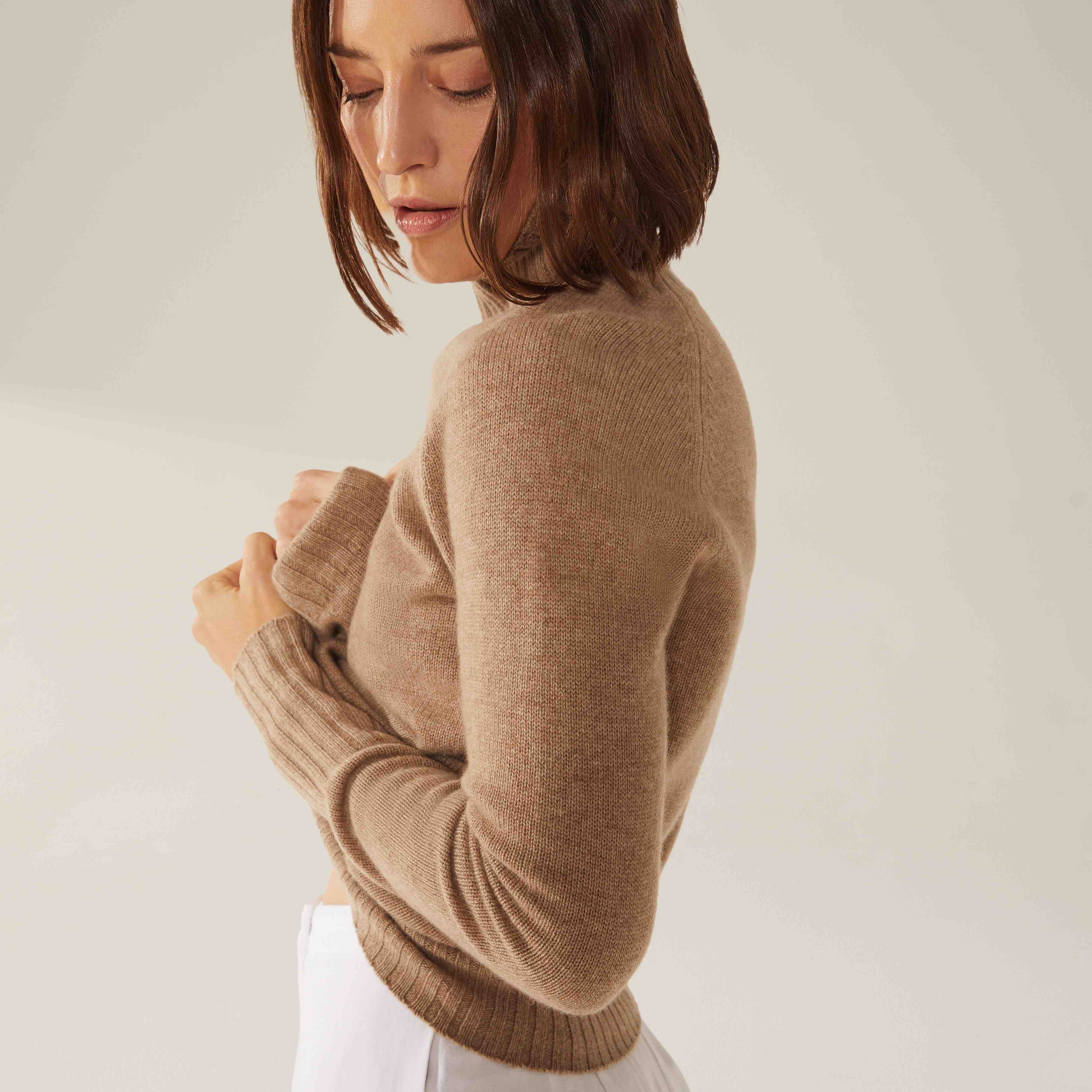 935-emma-cashmere-relaxed-turtleneck-sweater-11.jpg Emma Cashmere Relaxed Turtleneck Sweater