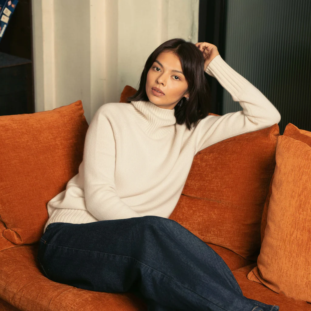 935-emma-cashmere-relaxed-turtleneck-sweater-2.webp Emma Cashmere Relaxed Turtleneck Sweater