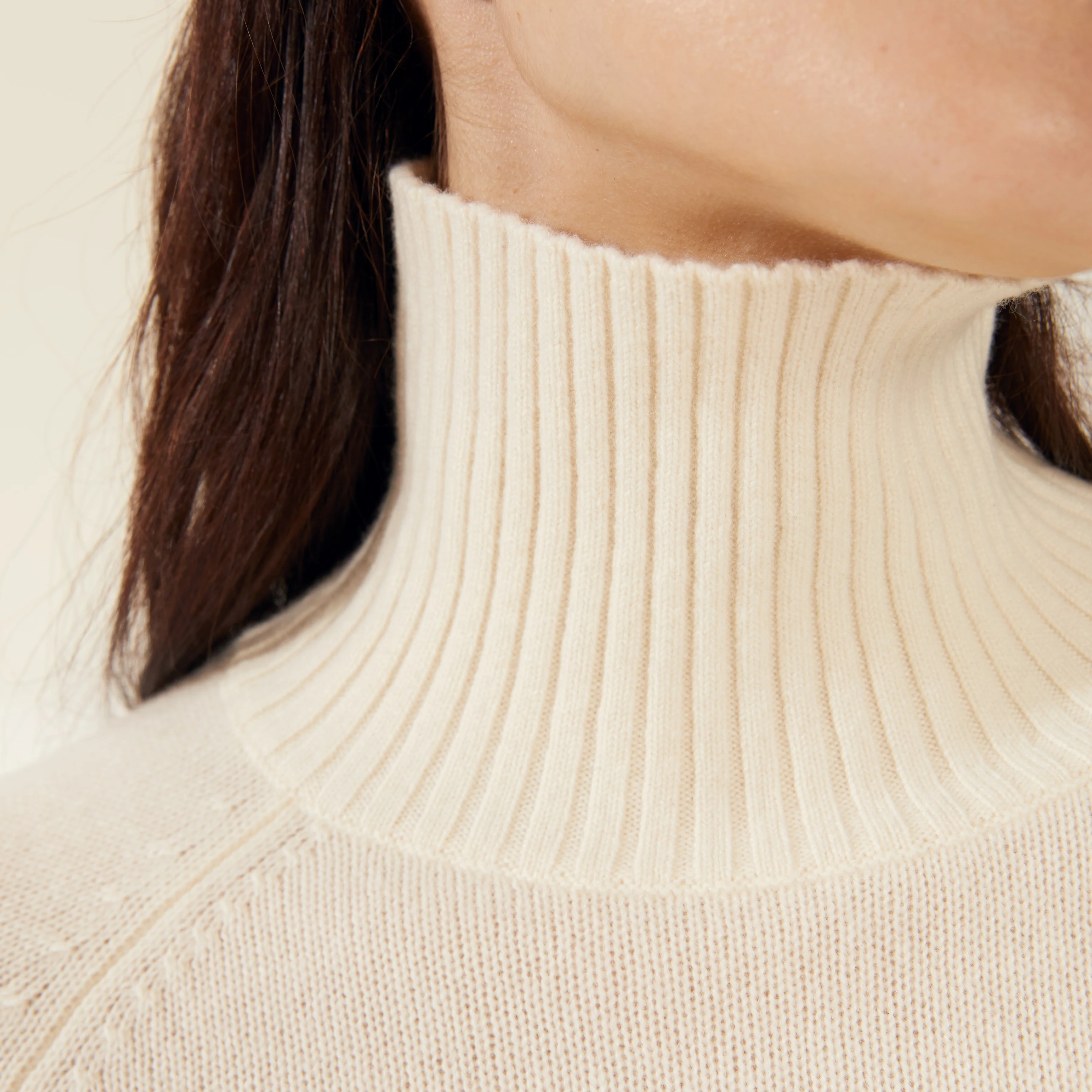 935-emma-cashmere-relaxed-turtleneck-sweater-22.webp Emma Cashmere Relaxed Turtleneck Sweater