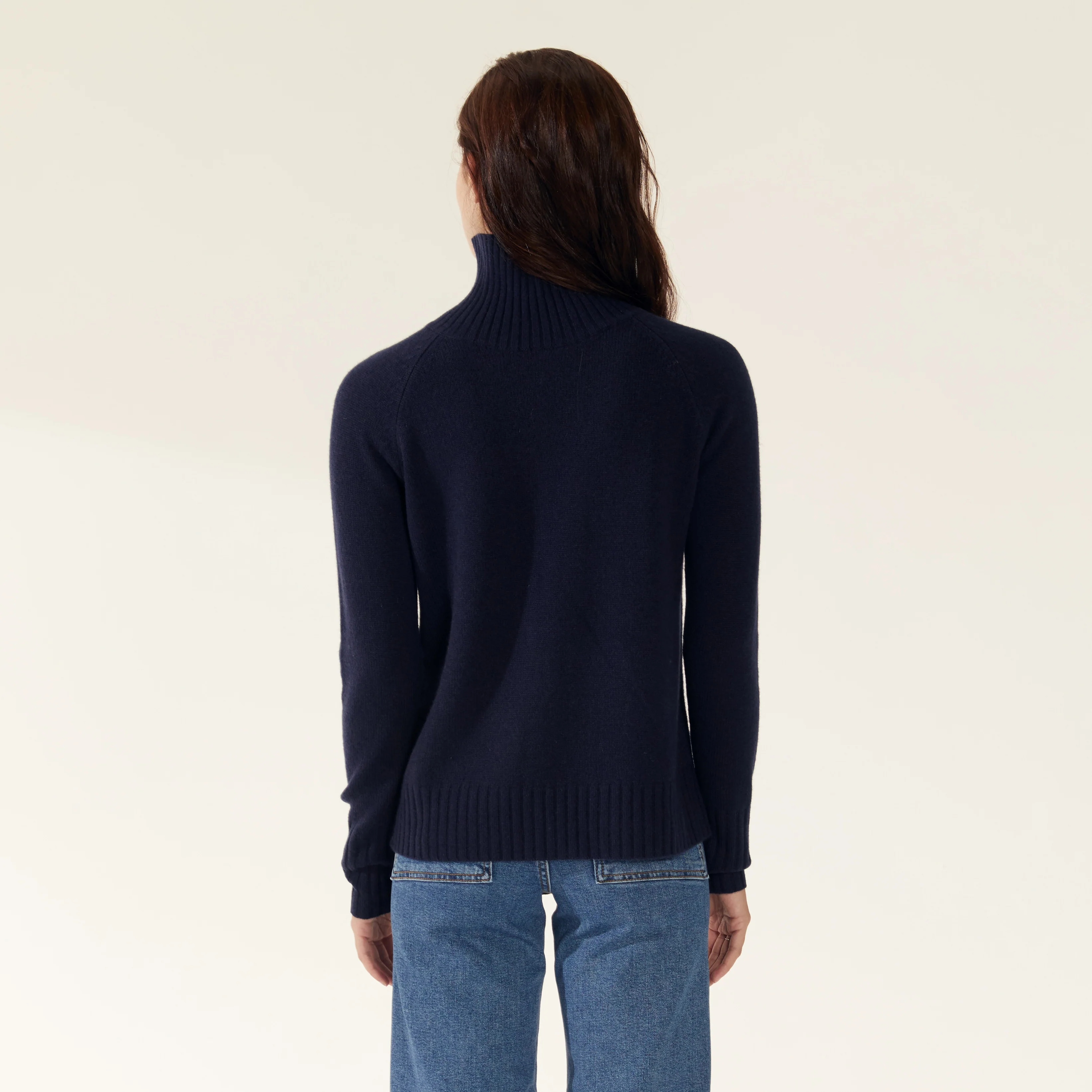 935-emma-cashmere-relaxed-turtleneck-sweater-25.webp Emma Cashmere Relaxed Turtleneck Sweater