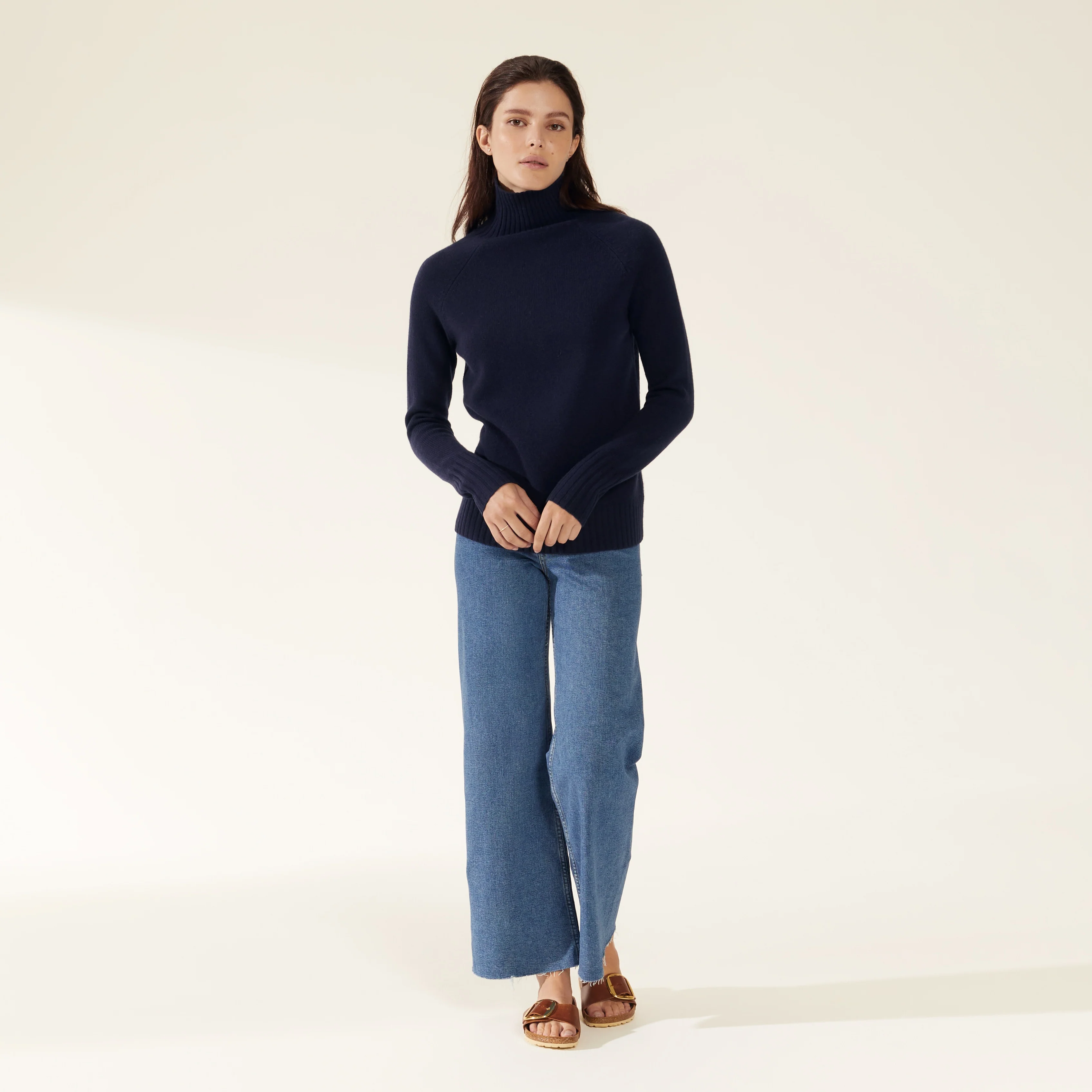 935-emma-cashmere-relaxed-turtleneck-sweater-27.webp Emma Cashmere Relaxed Turtleneck Sweater