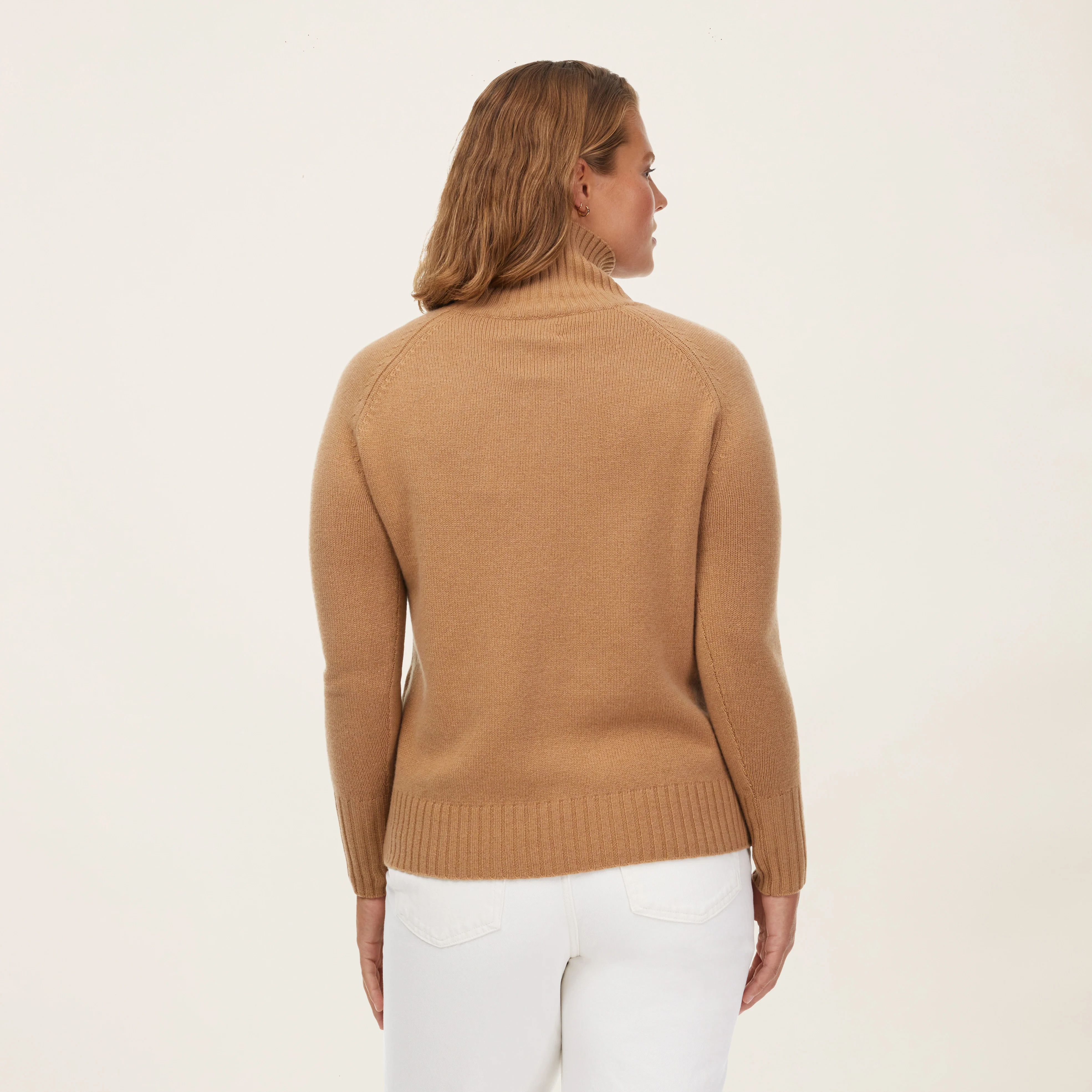 935-emma-cashmere-relaxed-turtleneck-sweater-29.webp Emma Cashmere Relaxed Turtleneck Sweater