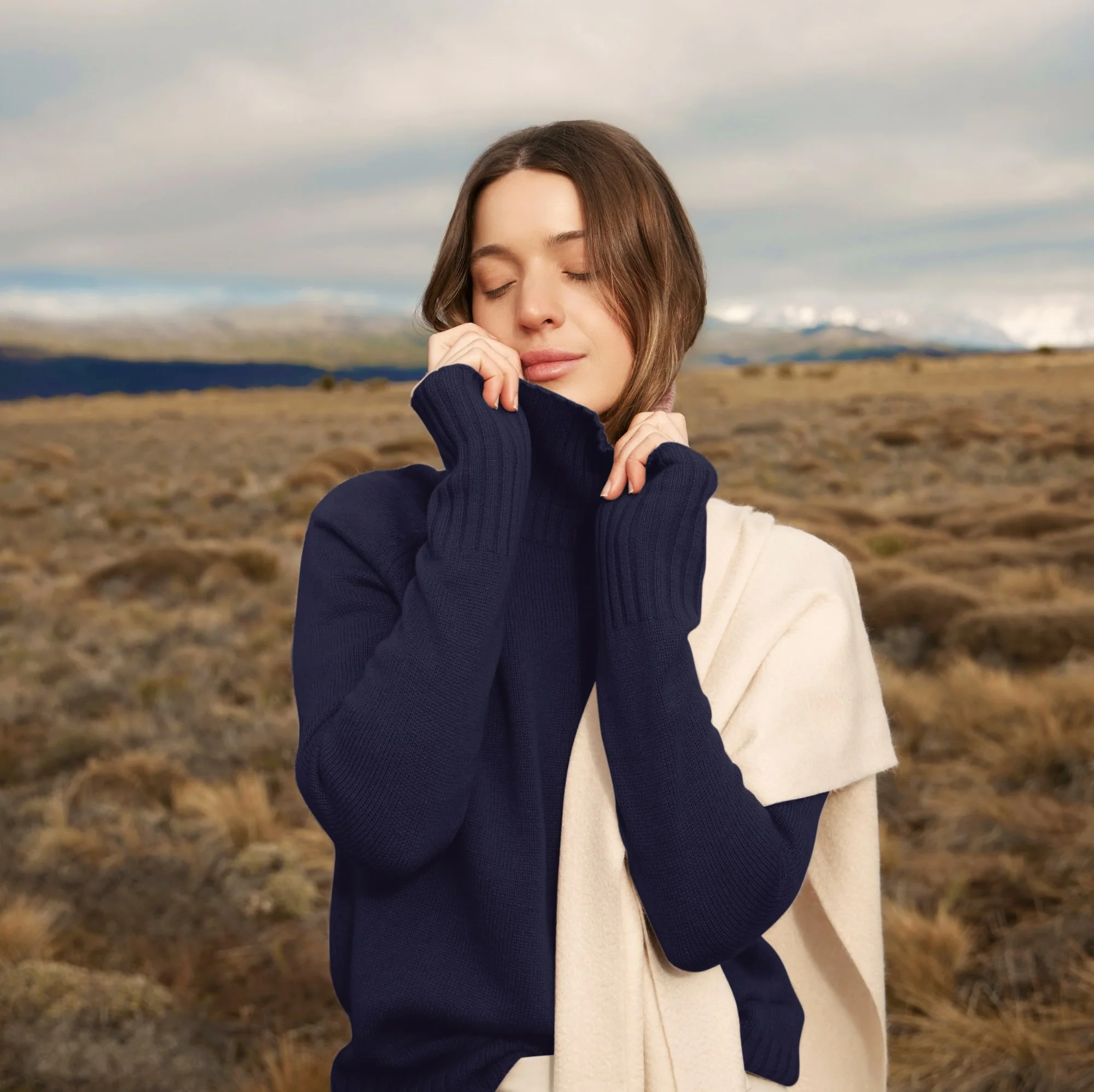 935-emma-cashmere-relaxed-turtleneck-sweater-35.webp Emma Cashmere Relaxed Turtleneck Sweater