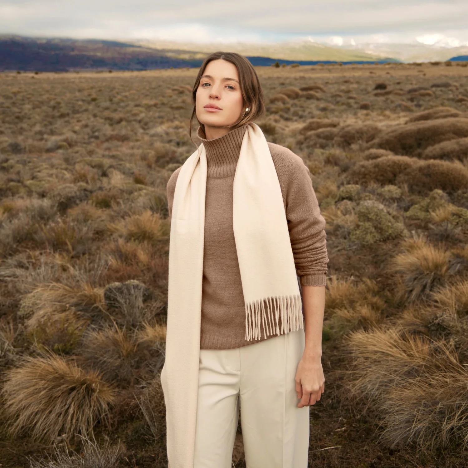 935-emma-cashmere-relaxed-turtleneck-sweater-39.webp Emma Cashmere Relaxed Turtleneck Sweater