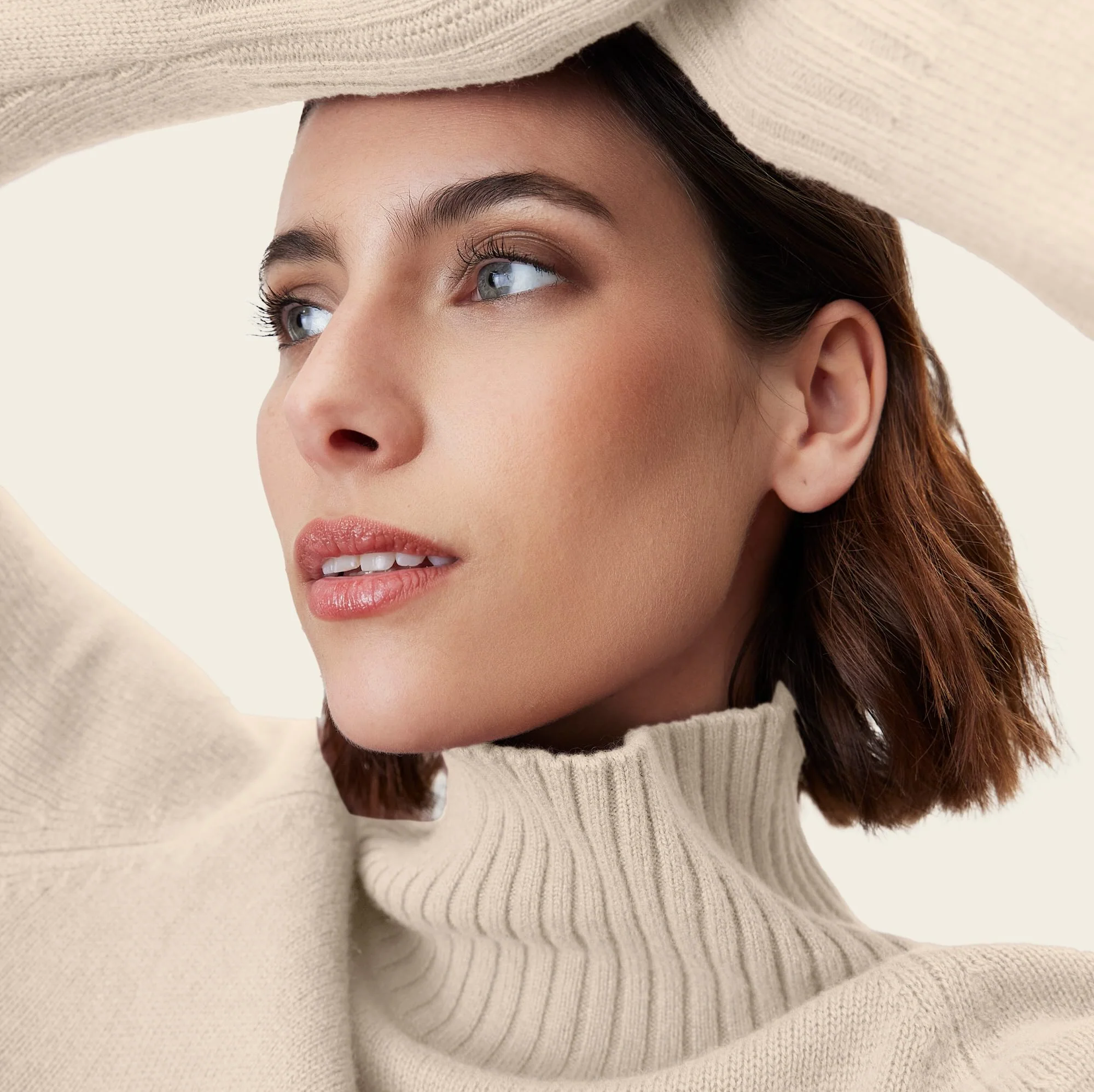 935-emma-cashmere-relaxed-turtleneck-sweater-41.webp Emma Cashmere Relaxed Turtleneck Sweater