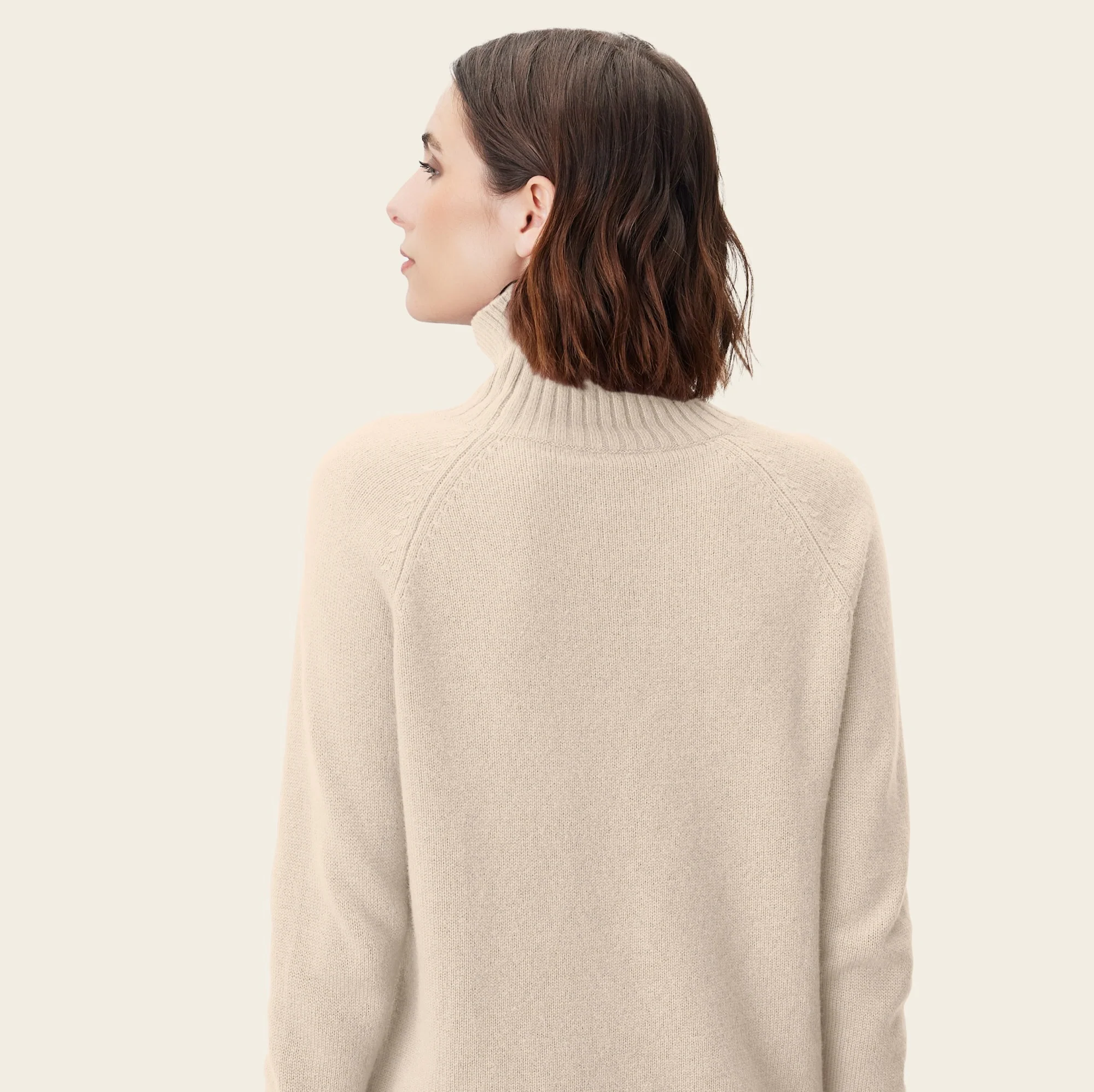935-emma-cashmere-relaxed-turtleneck-sweater-42.webp Emma Cashmere Relaxed Turtleneck Sweater