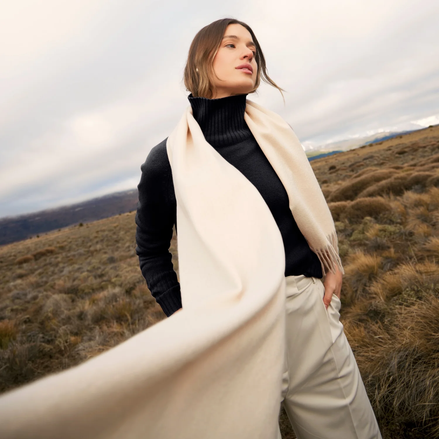 935-emma-cashmere-relaxed-turtleneck-sweater-44.webp Emma Cashmere Relaxed Turtleneck Sweater