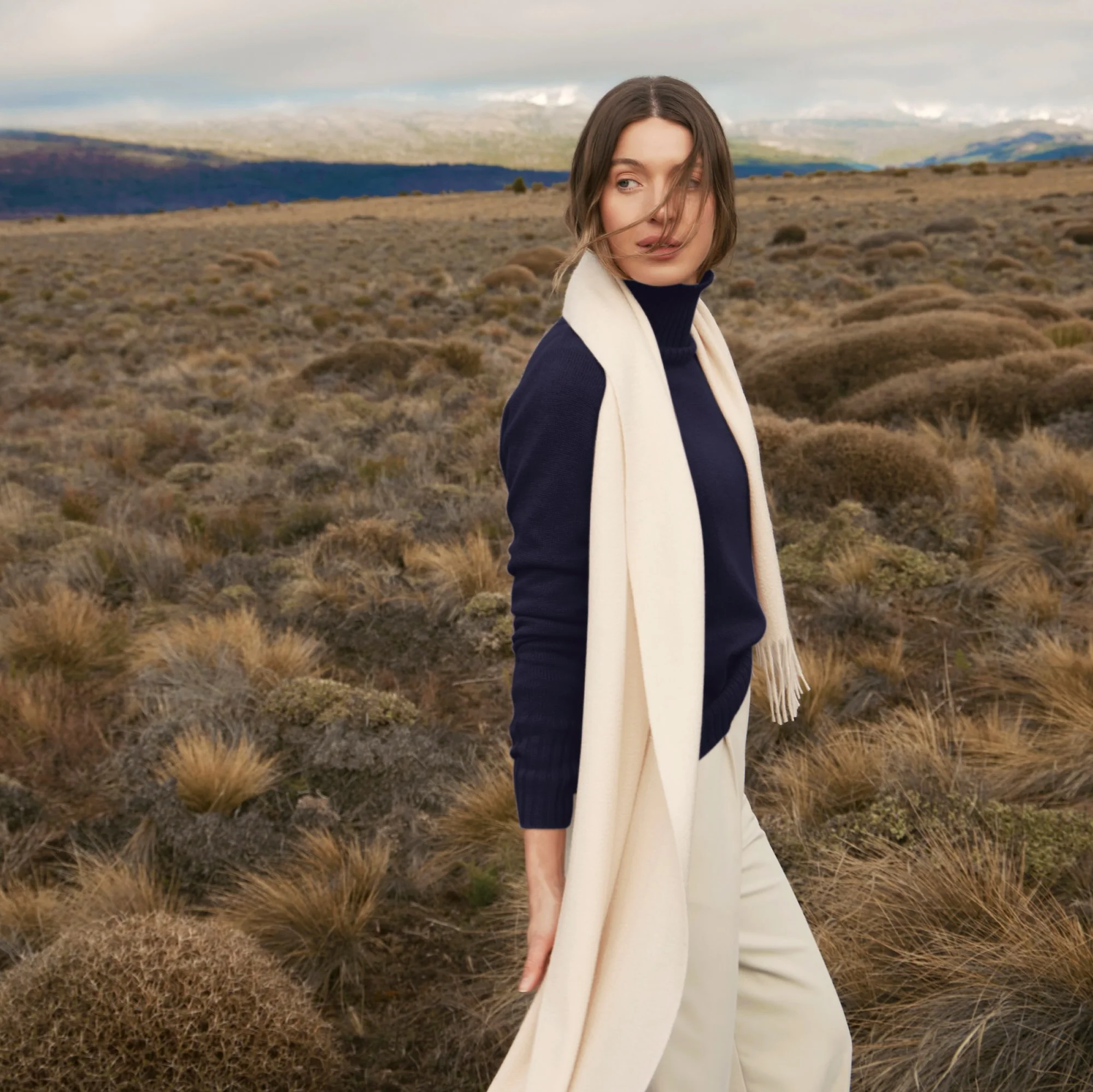 935-emma-cashmere-relaxed-turtleneck-sweater-48.webp Emma Cashmere Relaxed Turtleneck Sweater