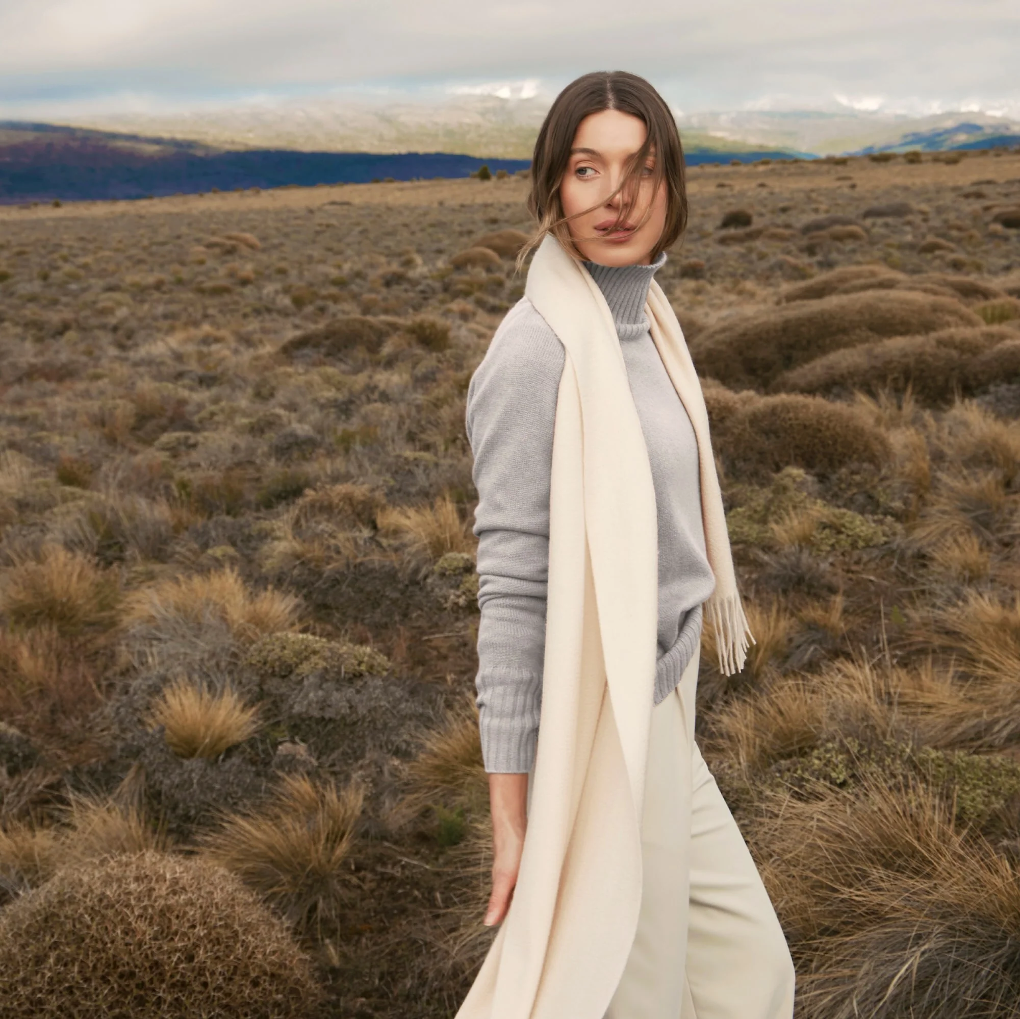 935-emma-cashmere-relaxed-turtleneck-sweater-53.webp Emma Cashmere Relaxed Turtleneck Sweater