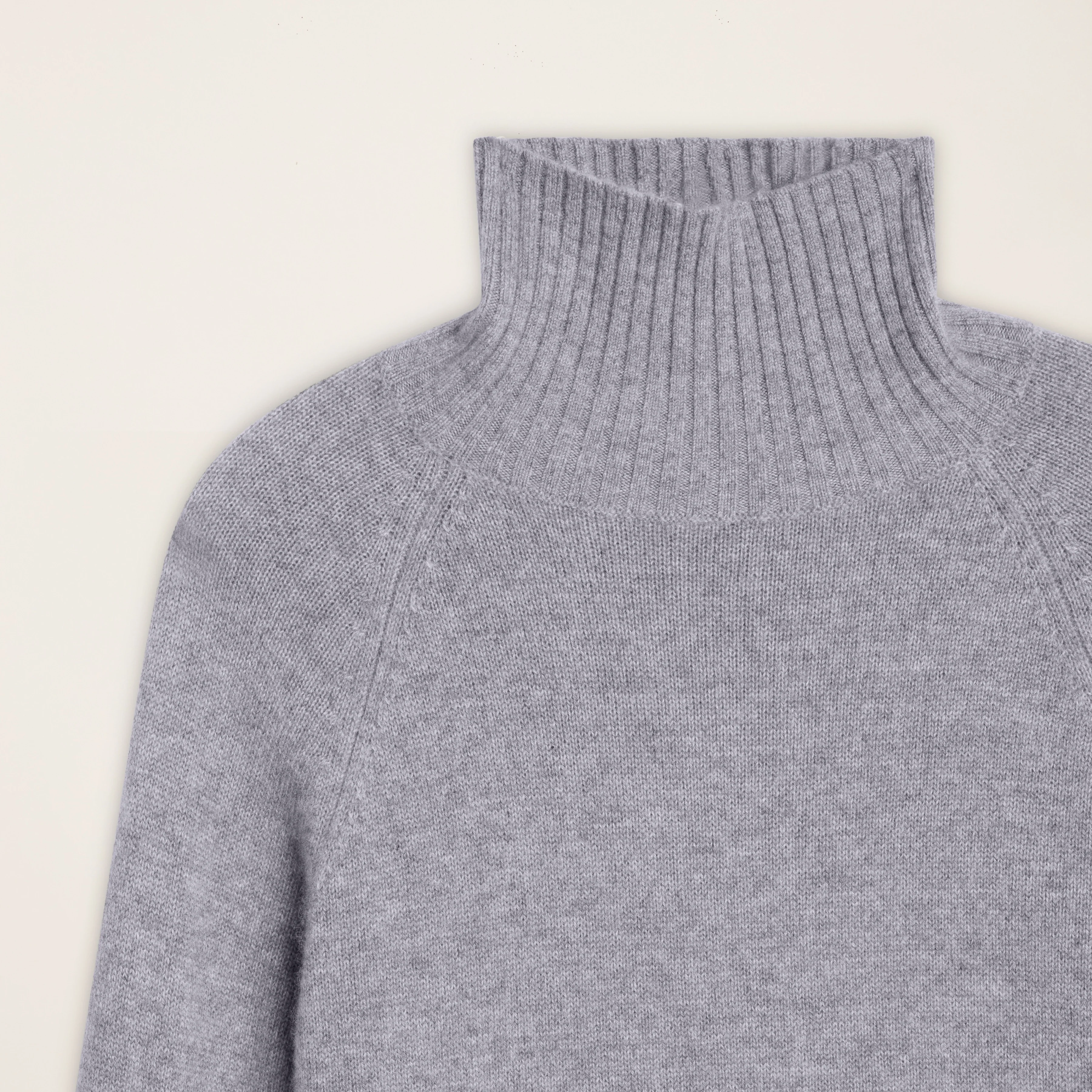 935-emma-cashmere-relaxed-turtleneck-sweater-56.webp Emma Cashmere Relaxed Turtleneck Sweater