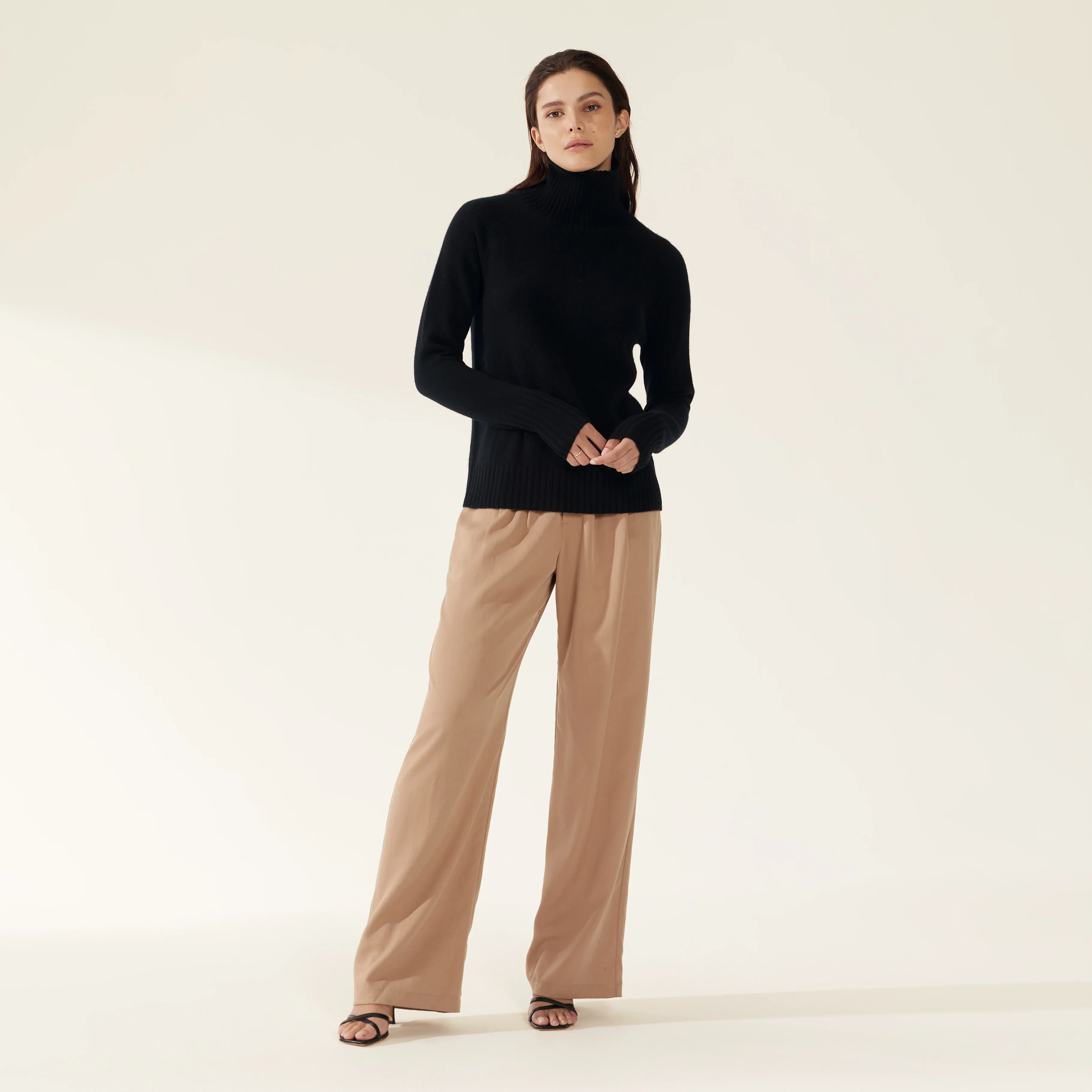 935-emma-cashmere-relaxed-turtleneck-sweater-6.webp Emma Cashmere Relaxed Turtleneck Sweater