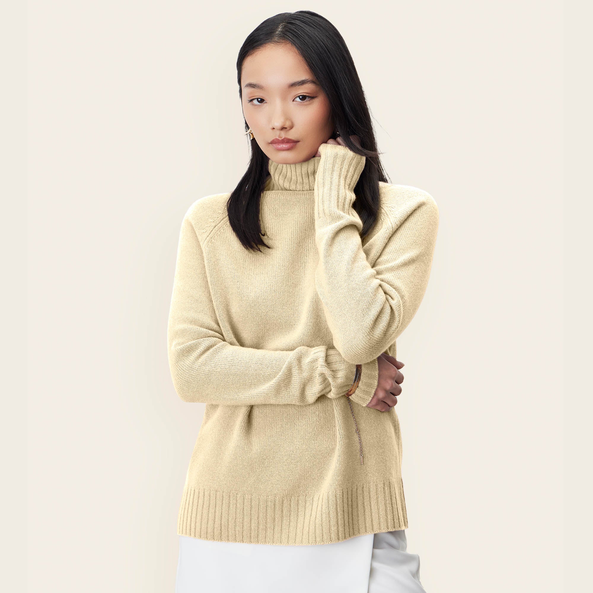 935-emma-cashmere-relaxed-turtleneck-sweater-62.jpg Emma Cashmere Relaxed Turtleneck Sweater
