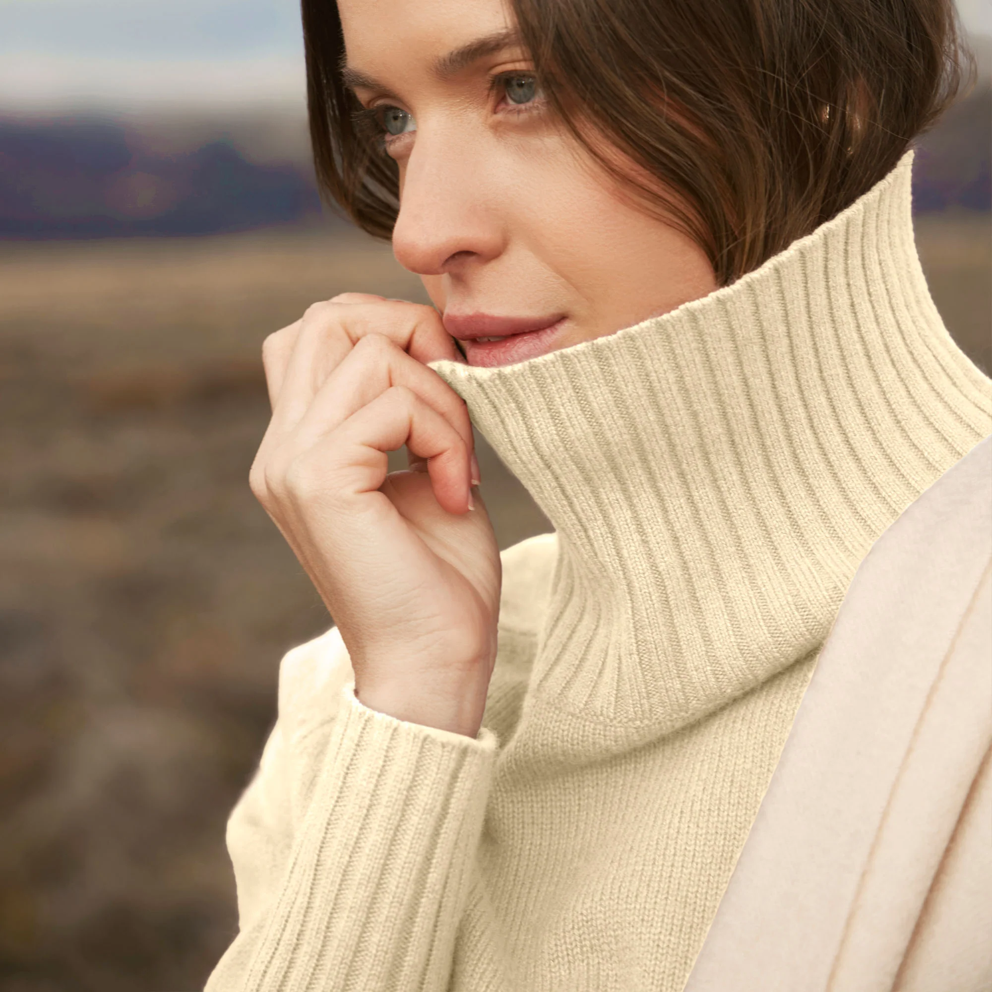 935-emma-cashmere-relaxed-turtleneck-sweater-64.webp Emma Cashmere Relaxed Turtleneck Sweater