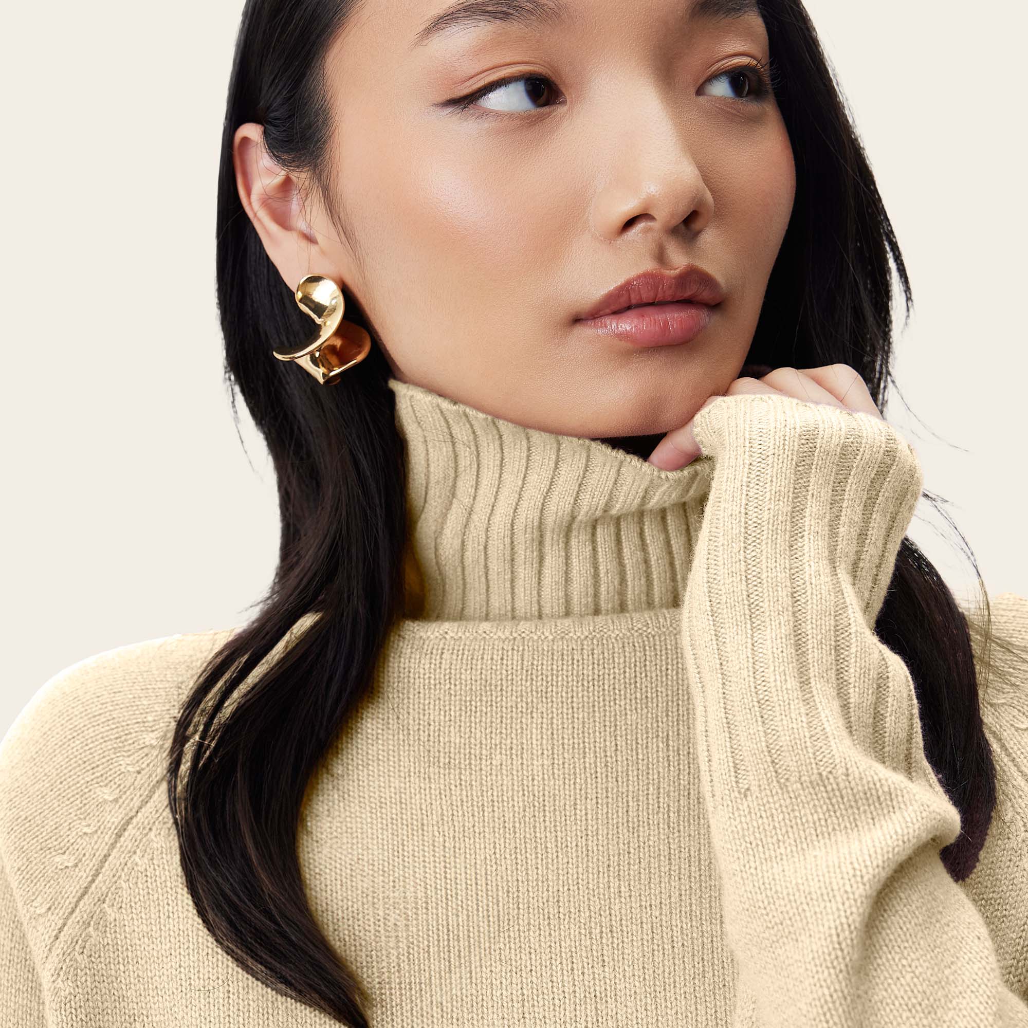 935-emma-cashmere-relaxed-turtleneck-sweater-65.jpg Emma Cashmere Relaxed Turtleneck Sweater