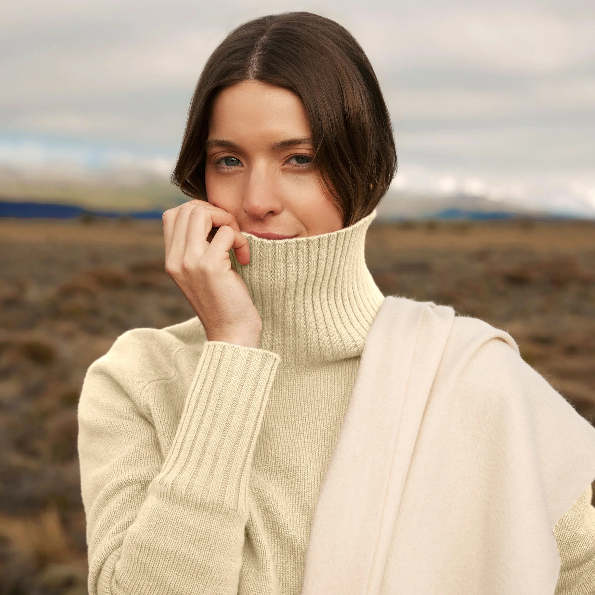 935-emma-cashmere-relaxed-turtleneck-sweater-69.webp Emma Cashmere Relaxed Turtleneck Sweater