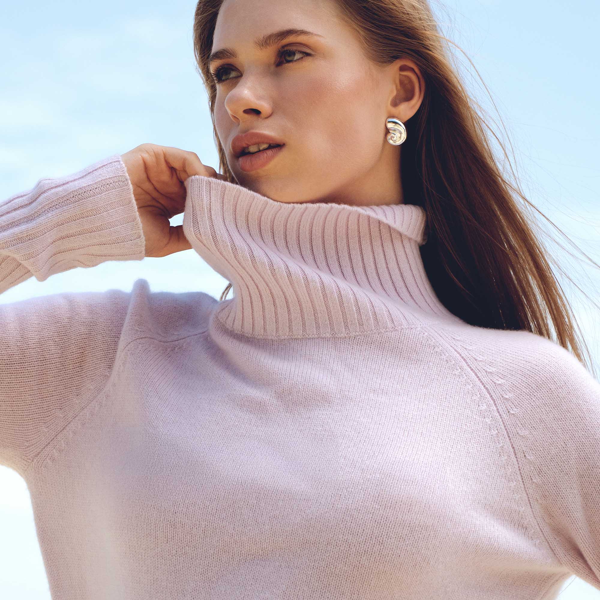 935-emma-cashmere-relaxed-turtleneck-sweater-78.jpg Emma Cashmere Relaxed Turtleneck Sweater