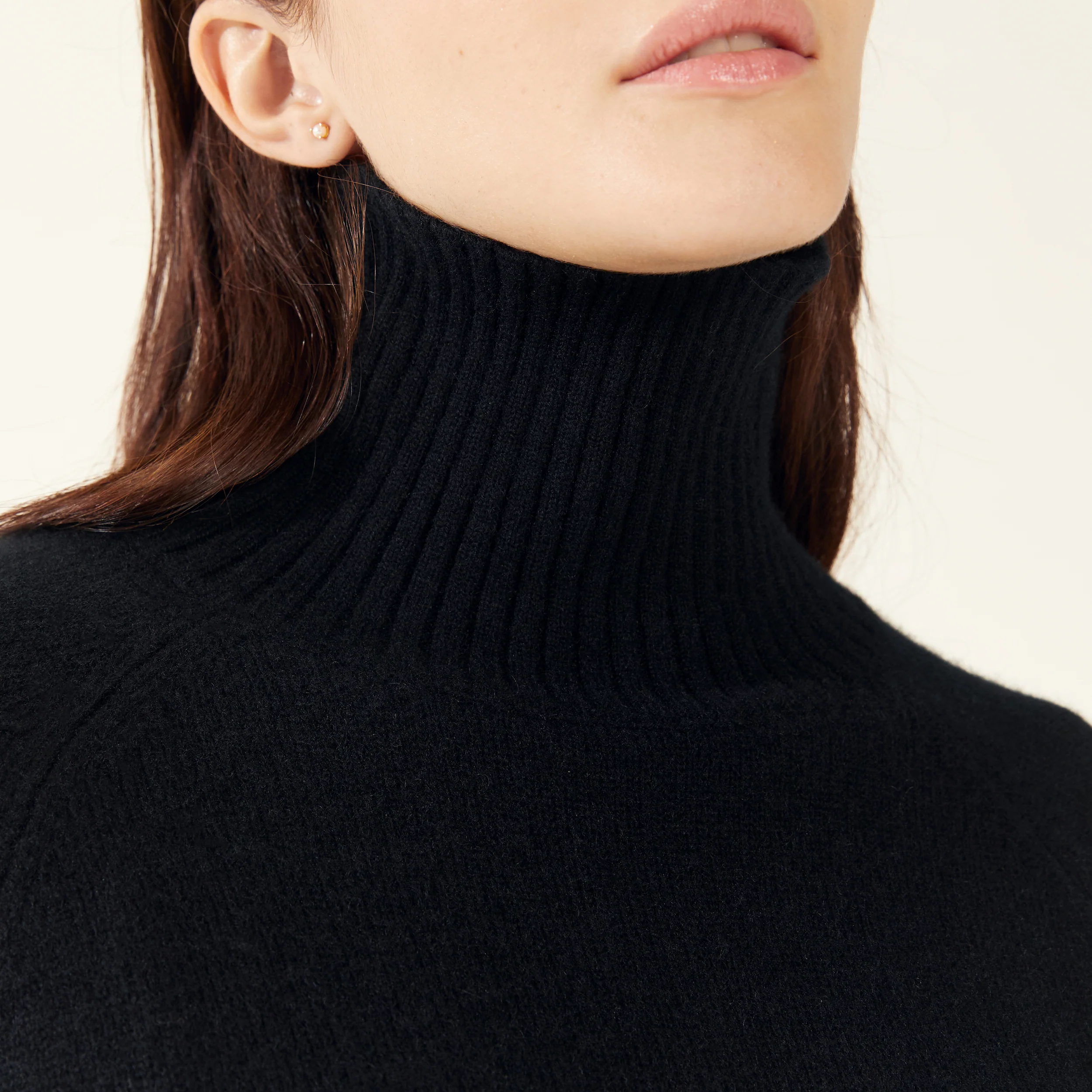935-emma-cashmere-relaxed-turtleneck-sweater-8.webp Emma Cashmere Relaxed Turtleneck Sweater