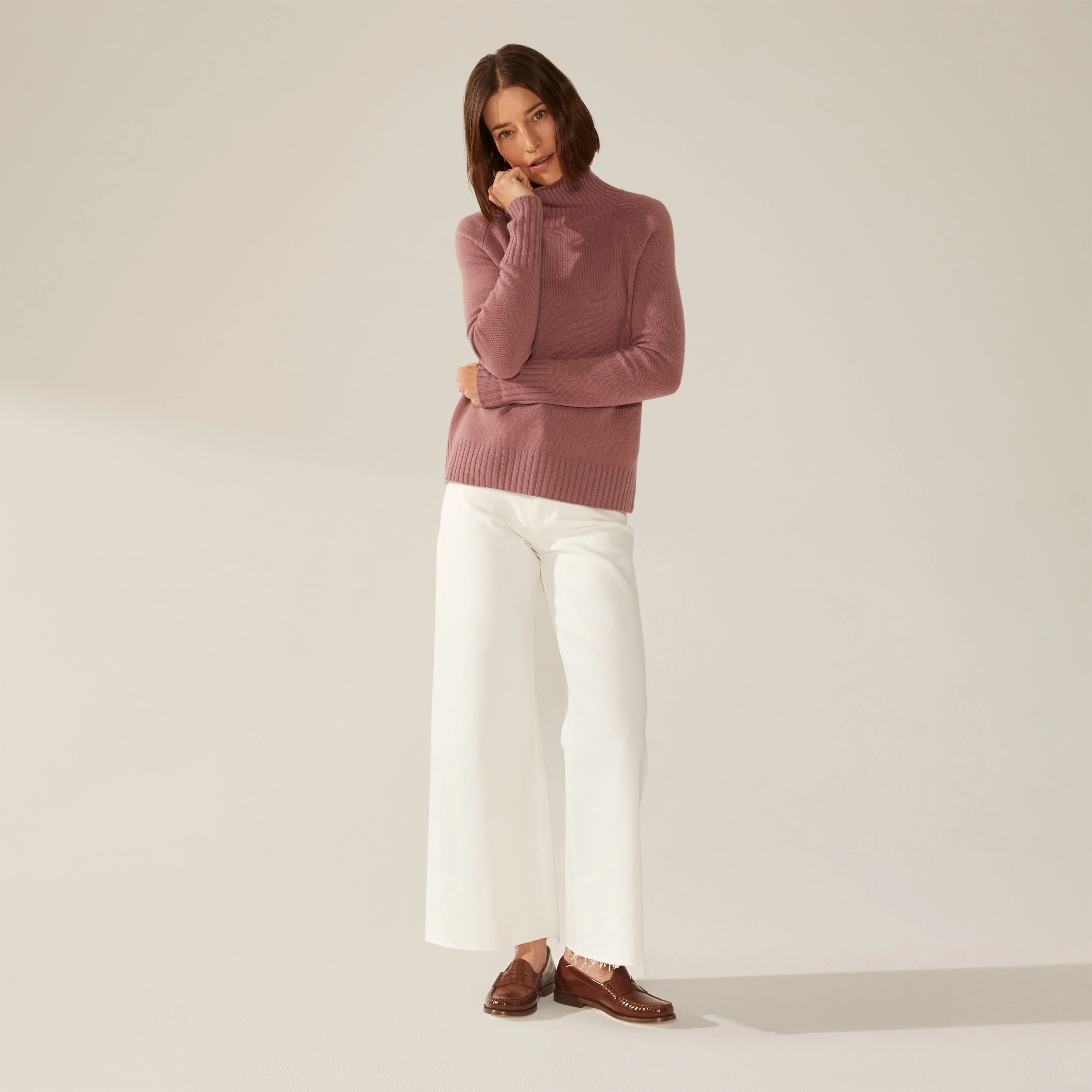 935-emma-cashmere-relaxed-turtleneck-sweater-82.webp Emma Cashmere Relaxed Turtleneck Sweater