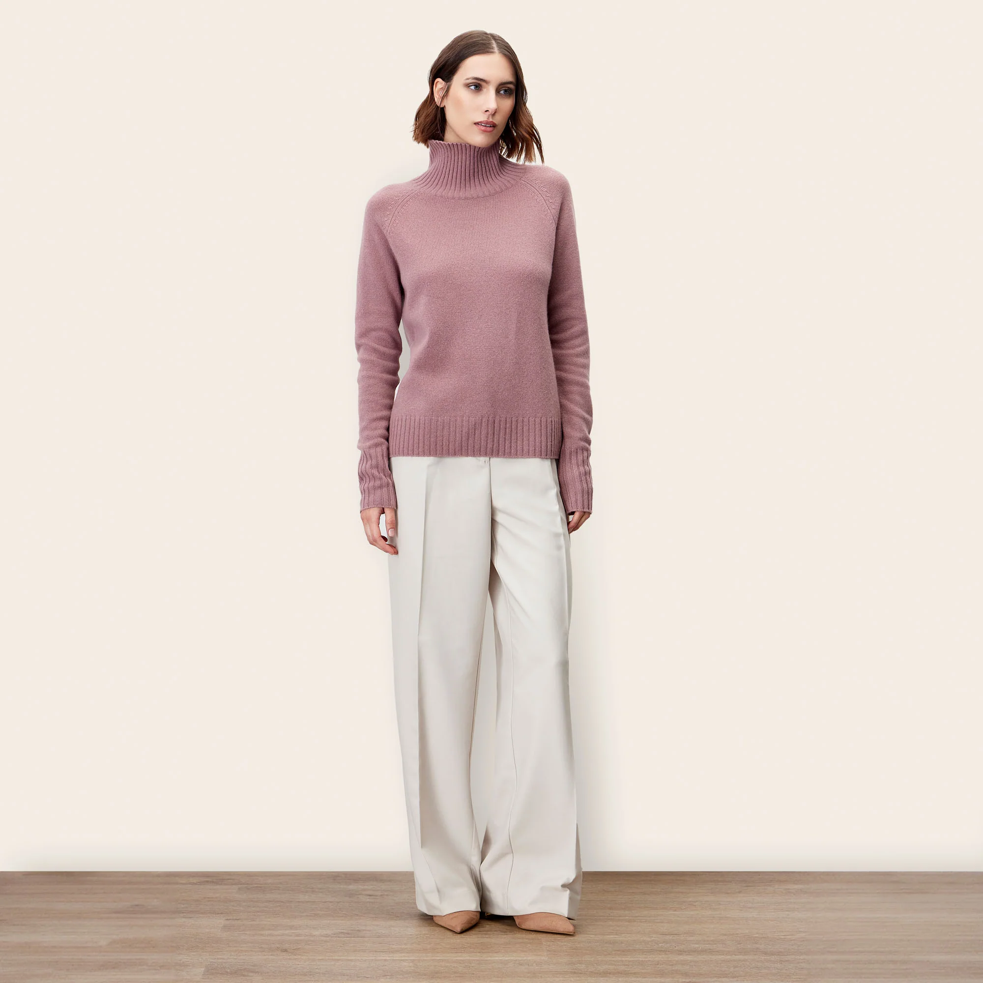935-emma-cashmere-relaxed-turtleneck-sweater-87.webp Emma Cashmere Relaxed Turtleneck Sweater