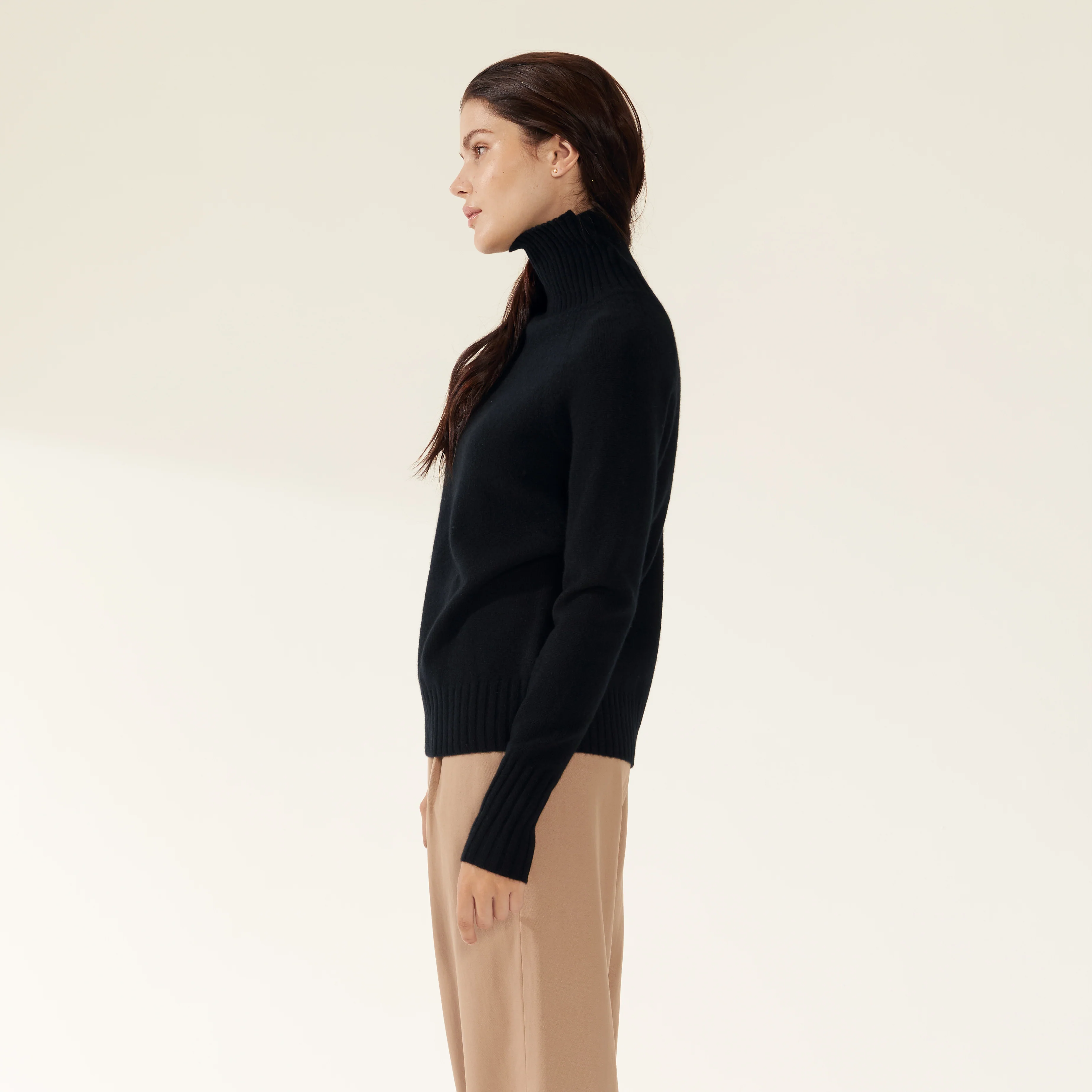 935-emma-cashmere-relaxed-turtleneck-sweater-9.webp Emma Cashmere Relaxed Turtleneck Sweater